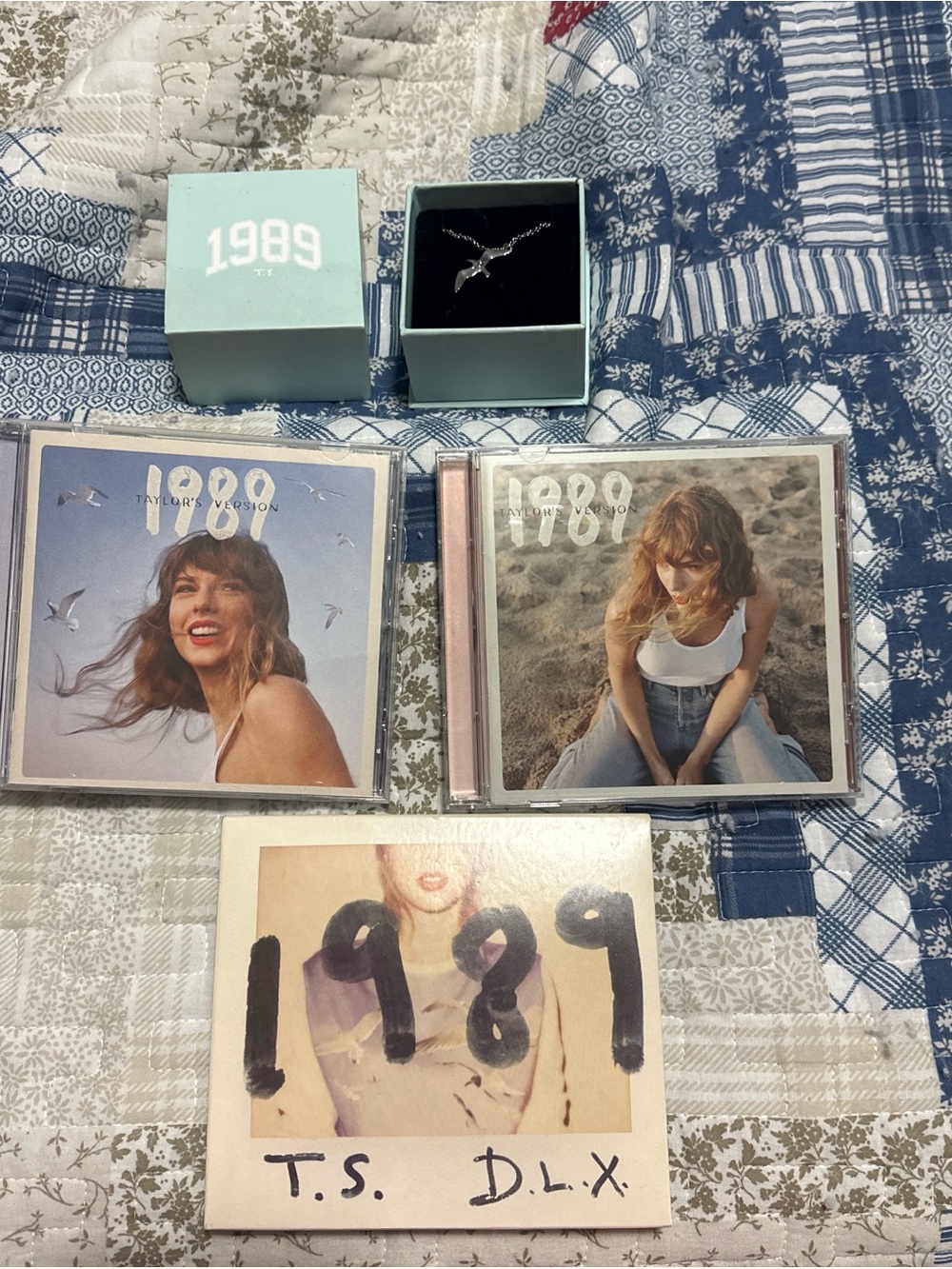 Taylor Swift 1989 Deluxe Set with Light Blue Jewelry Box and Silver Necklace